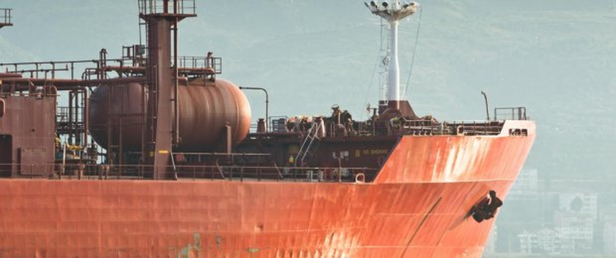 Oil tanker