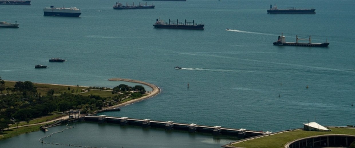 Ships in strait